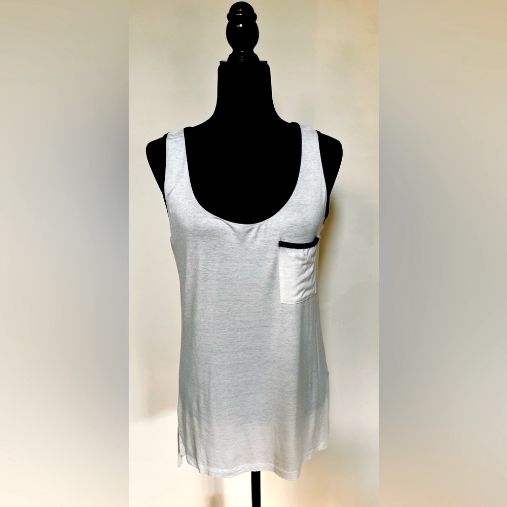 NWT 2B Bebe women’s shirt/top/tank white size M/L